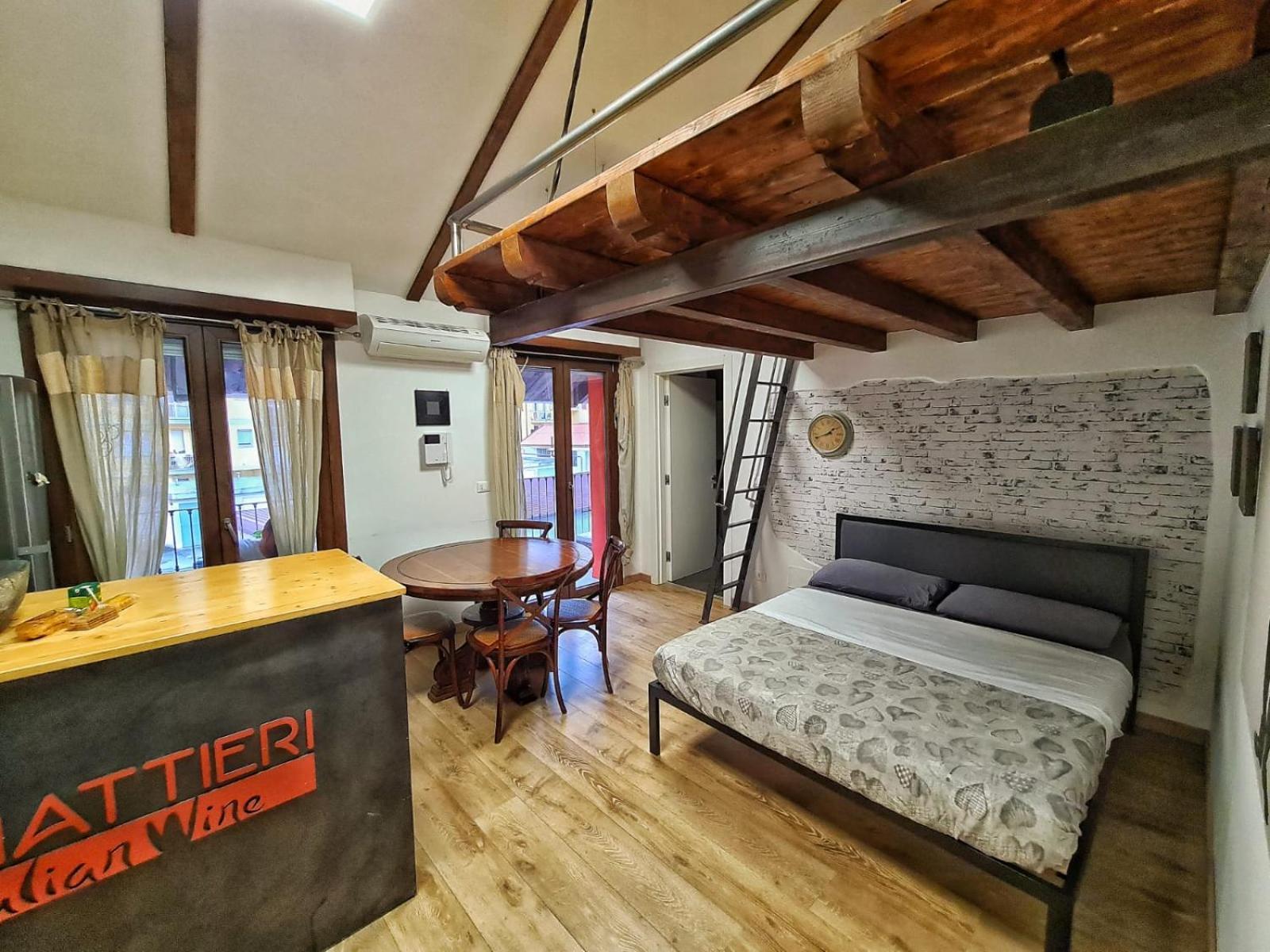 Regis B&B Camere Centro Storico Кивасо Екстериор снимка